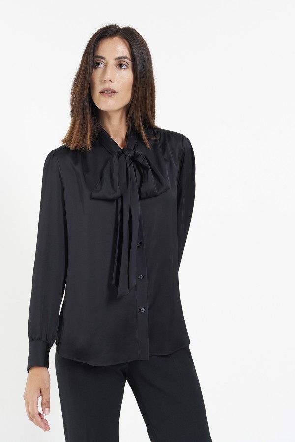 Blusa Negra con Lazada